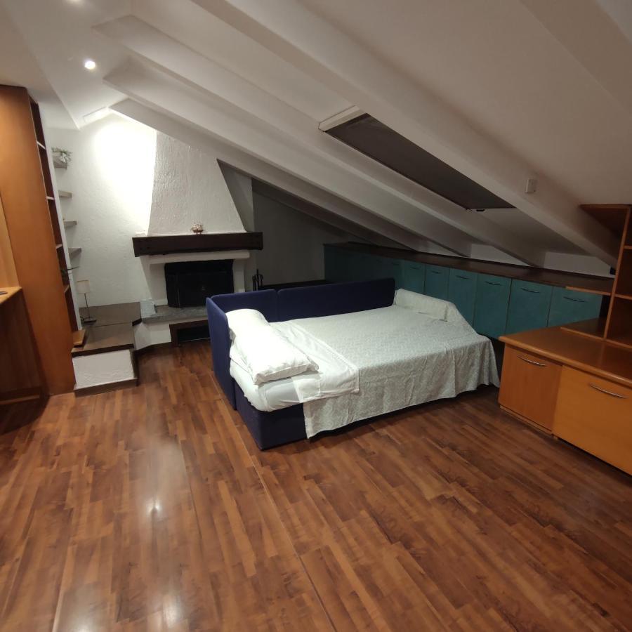 Loft Mansardato Monza Luaran gambar