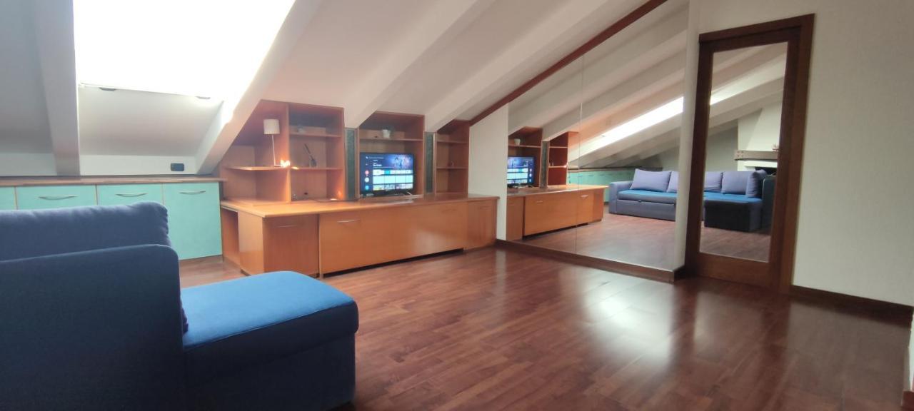 Loft Mansardato Monza Luaran gambar